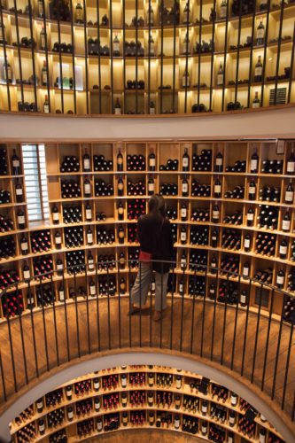 L'Intendant wine shop, Bordeaux, France. ©Kevin Day / Opening a Bottle