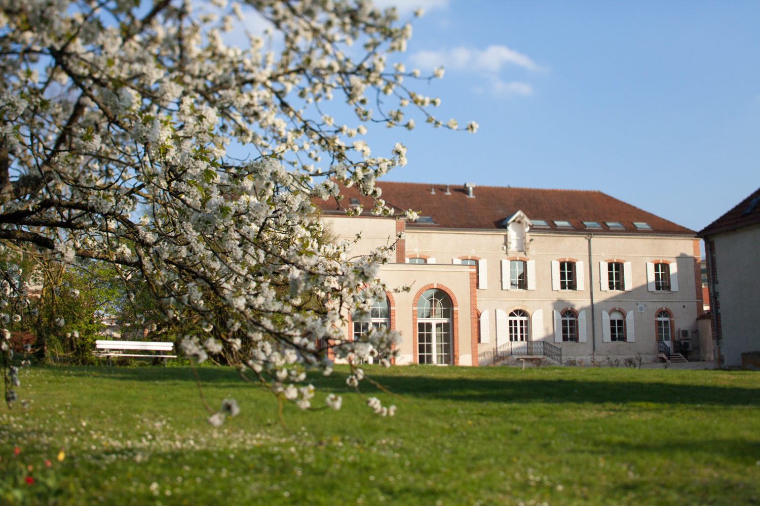 Champagne Gosset's Epernay estate in springtime. ©Kevin Day / Opening a Bottle