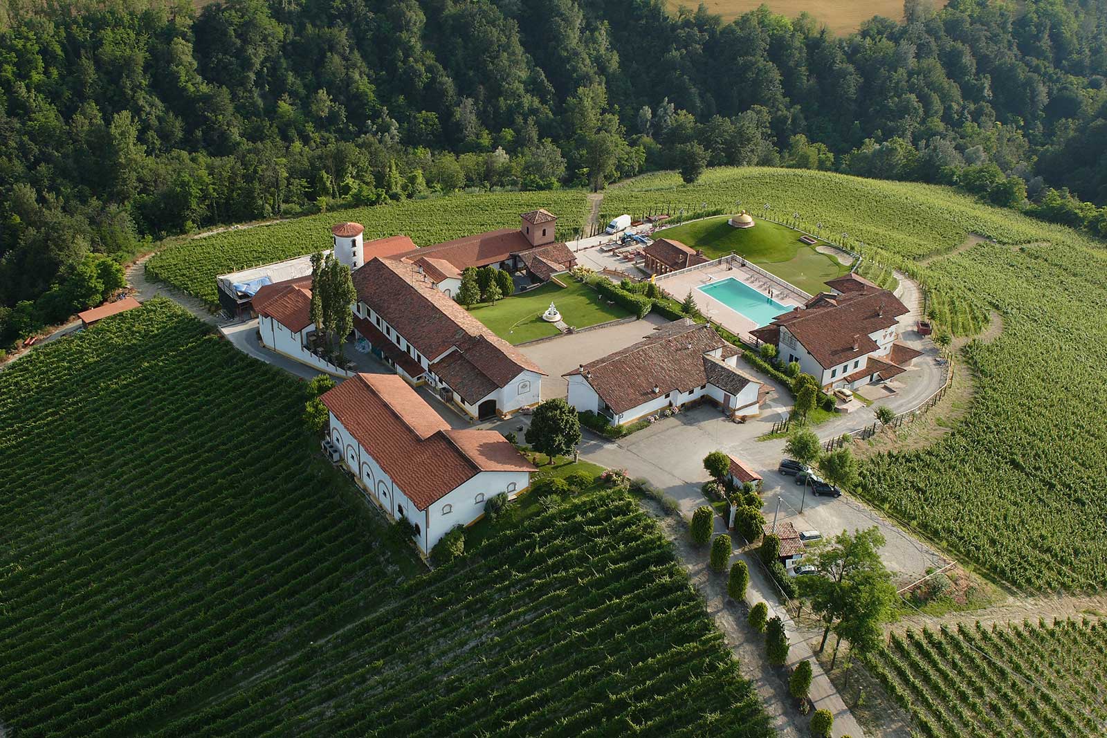 Aerial view of the Rocche dei Manzoni estate in Monforte d'Alba. © Rocche dei Manzoni