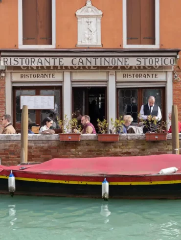 Al fresco dining scene in the Dorsoduro sestieri of Venice, Italy