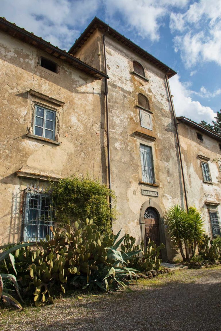 The weathered estate at Cigliano di Sopra. ©Kevin Day/Opening a Bottle