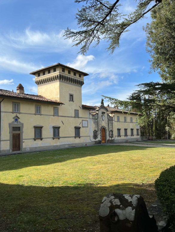 The exterior of Villa Calcinaia in Chianti Classico. ©Kevin Day/Opening a Bottle