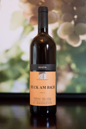 Bottle of Schiava-based Italian wine: Kellerei Bozen 2021 Huck am Bach Alto Adige/Südtirol Santa Maddalena ©Kevin Day/Opening a Bottle