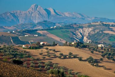 Gran Sasso mountain and Abruzzo farms and vineyards — Abruzzo wine class