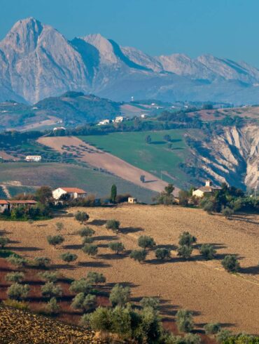 Gran Sasso mountain and Abruzzo farms and vineyards — Abruzzo wine class