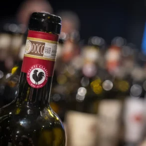 Black Rooster emblem on the neck of a Chianti Classico bottle