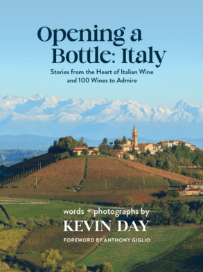 Opening a Bottle: Italy (Book)