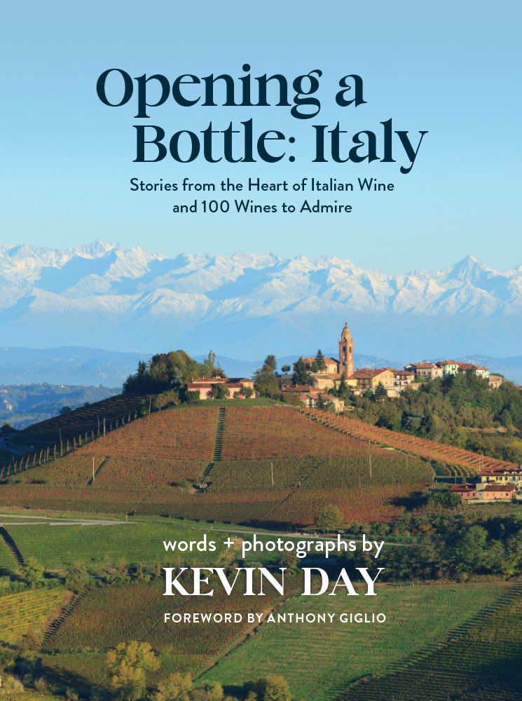 Opening a Bottle: Italy (Book)