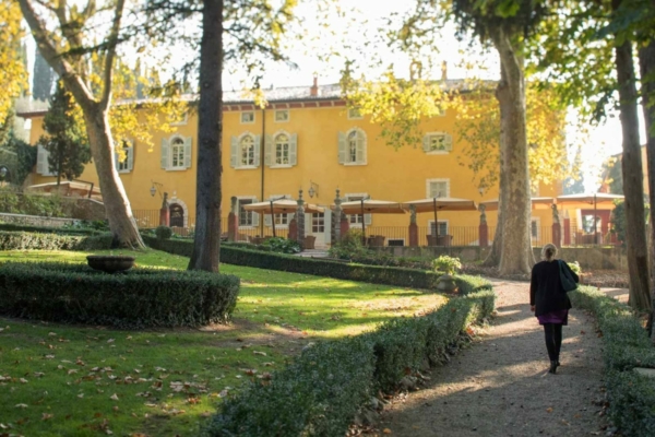 Walking the grounds of Villa Cordevigo ©Kevin Day/Opening a Bottle