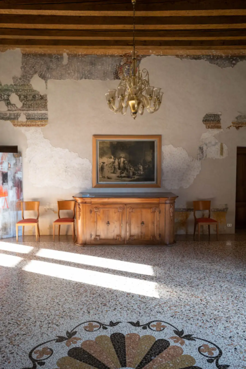 An anteroom at Abbazia di Rosazzo.